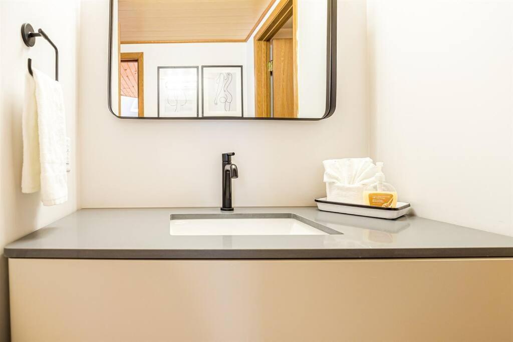 Peaceful 2-Bedroom Townhome Retreat W/Wooded View Galena Eksteriør billede
