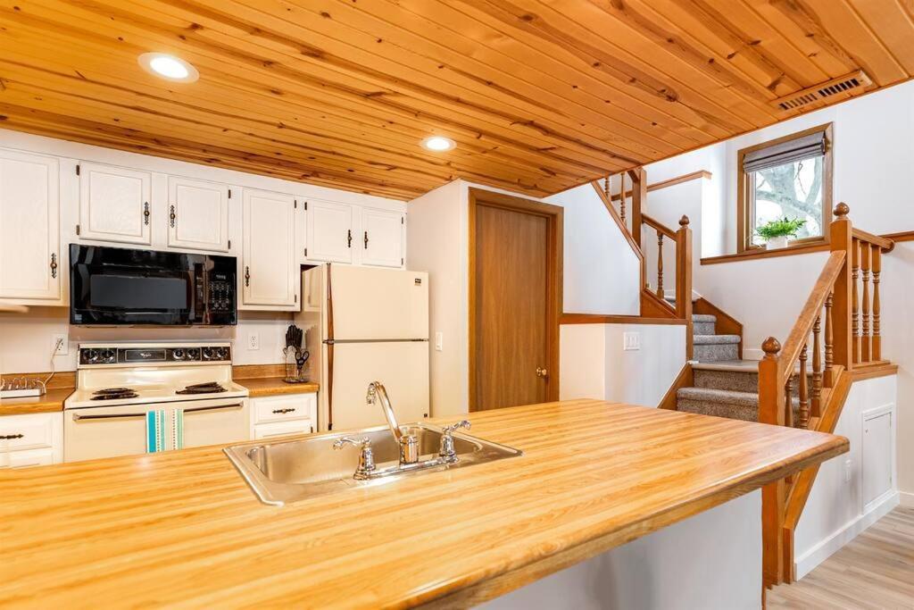 Peaceful 2-Bedroom Townhome Retreat W/Wooded View Galena Eksteriør billede