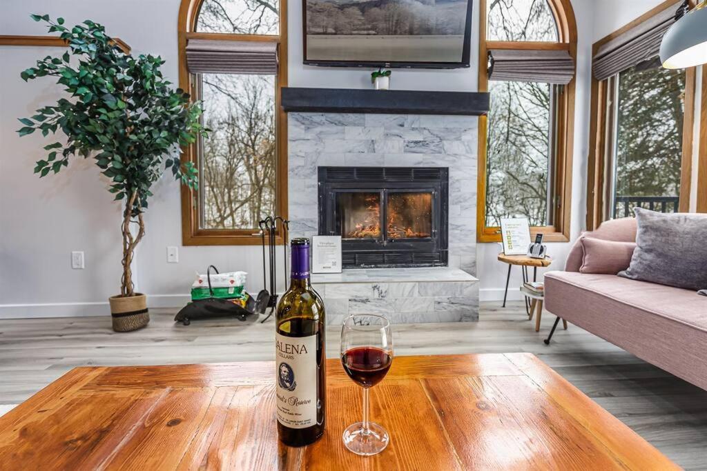 Peaceful 2-Bedroom Townhome Retreat W/Wooded View Galena Eksteriør billede